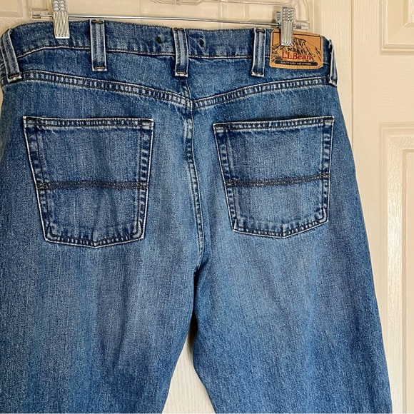 LL Bean Jeans Size 35x34 Men's Standard Fit Medium Wash 5
Pocket - Picture 4 of 8